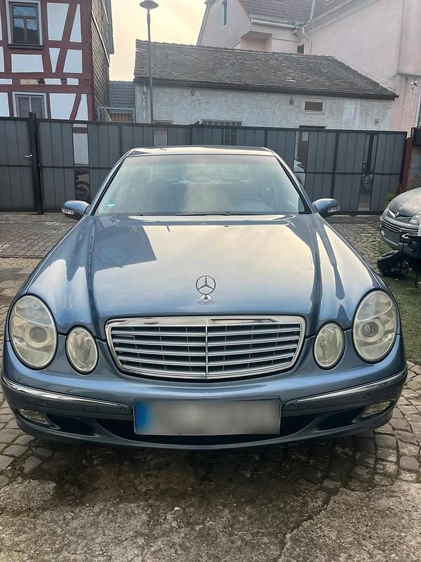 Gebraucht Mercedes E200 162 PS (119 kW) 2004 Blau Limousine