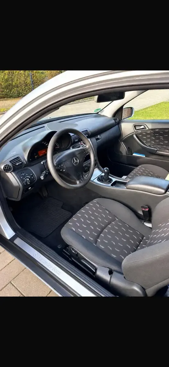 Gebraucht Mercedes C180 143 PS (105 kW) 2002 Silber Coupé