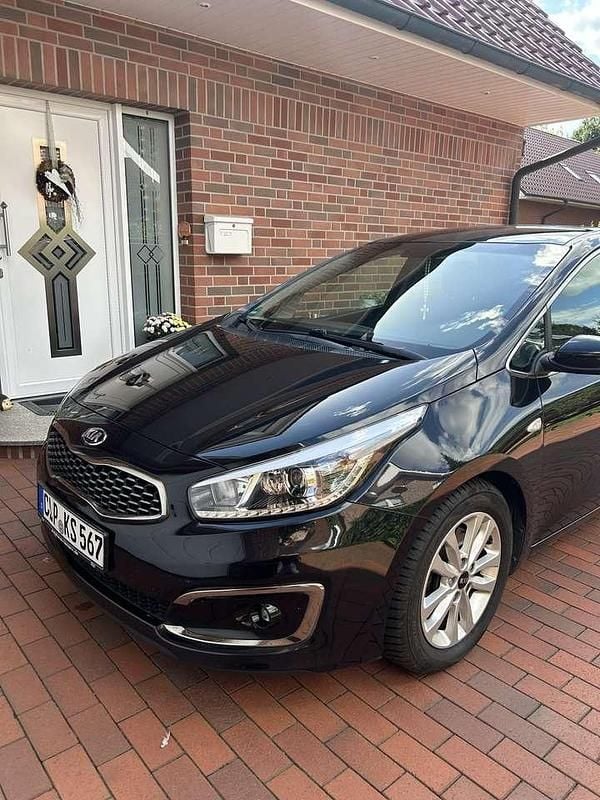 Schwarz Gebraucht 2018 Kia Ceed DREAM-TEAM Edition Limousine | 9.300 € (Guter Preis) - Bild 1/4