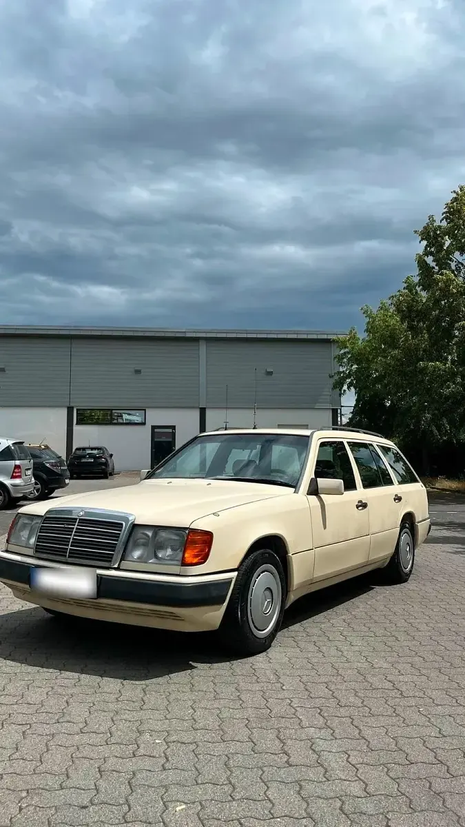 Gebraucht Mercedes 300 113 PS (83 kW) 1991 Gelb Kombi