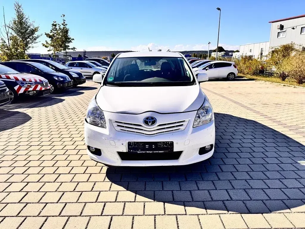 Gebraucht Toyota Verso 147 PS (108 kW) 2012 Weiß Van / Kleinbus
