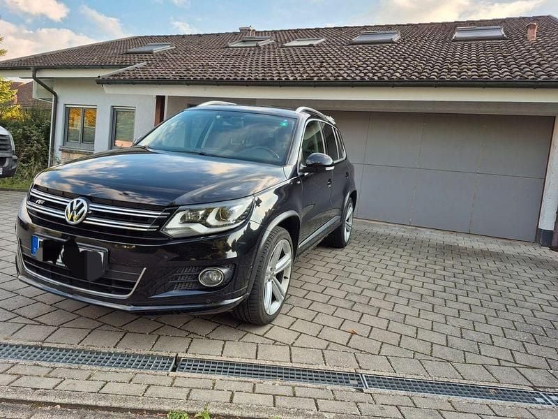 Schwarz Gebraucht 2015 VW Tiguan Cup SUV | 12.099 € (Guter Preis) - Bild 1/4