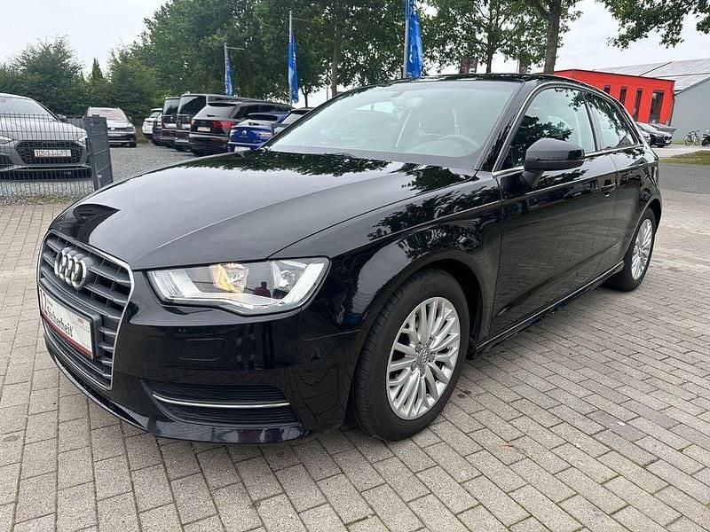 Schwarz Gebraucht 2016 Audi A3 Attraction Limousine | 9.990 € (Fairer Preis) - Bild 1/4