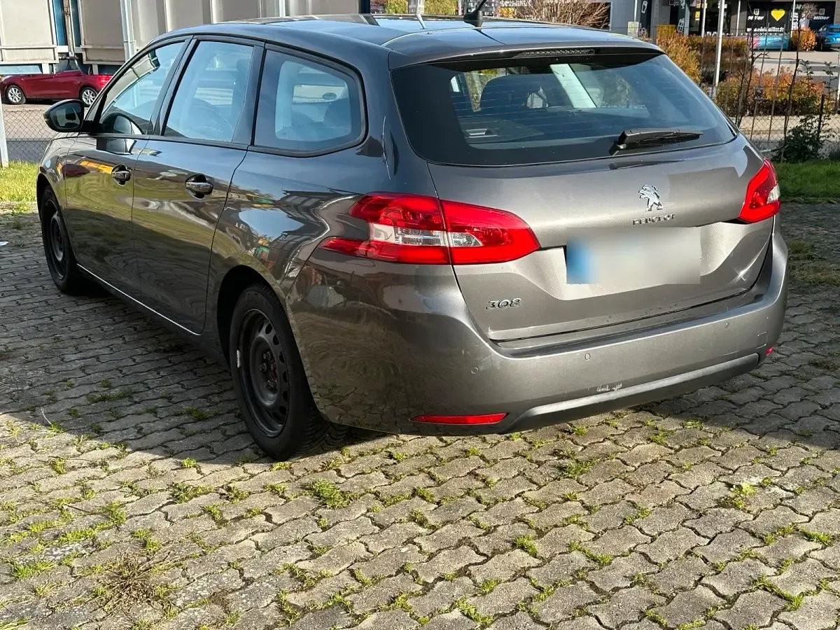 Gebraucht Peugeot 308 131 PS (96 kW) 2017 Grau Kombi