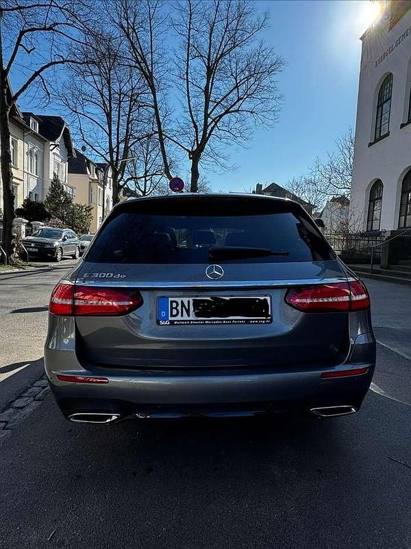 Gebraucht Mercedes E300 AMG line 194 PS (142 kW) 2019 Grau Kombi