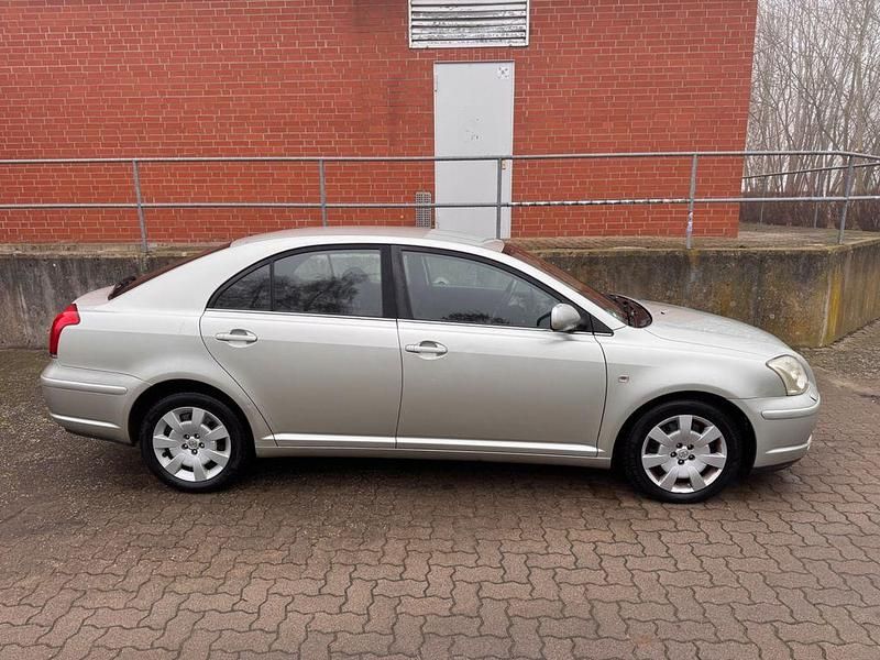 Gebraucht Toyota Avensis 129 PS (94 kW) 2004 Beige Limousine