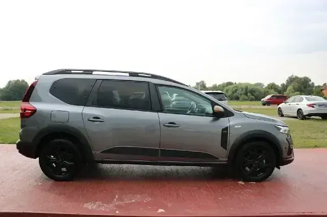 Gebraucht Dacia Jogger Extreme 110 PS (80 kW) 2024 Grau Van / Kleinbus