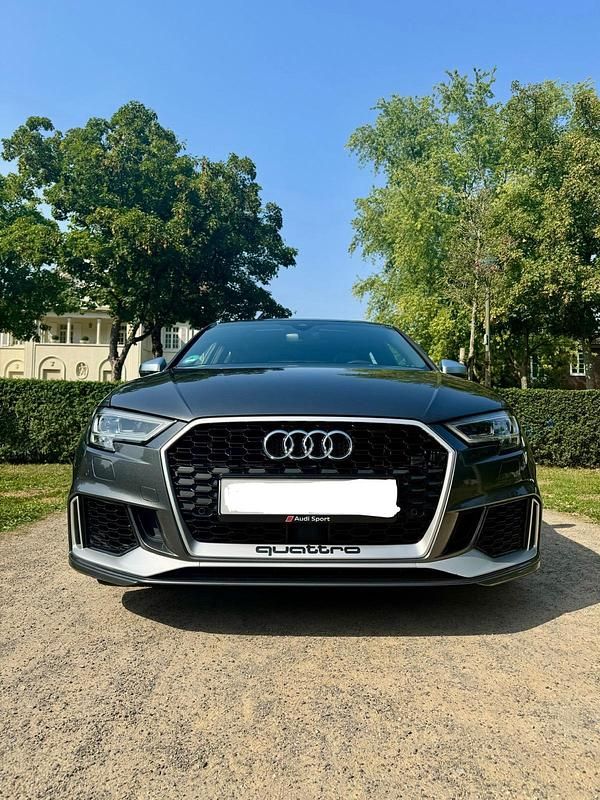 Grau Gebraucht 2018 Audi RS3 Kleinwagen | 42.950 € (Etwas zu teuer) - Bild 1/4