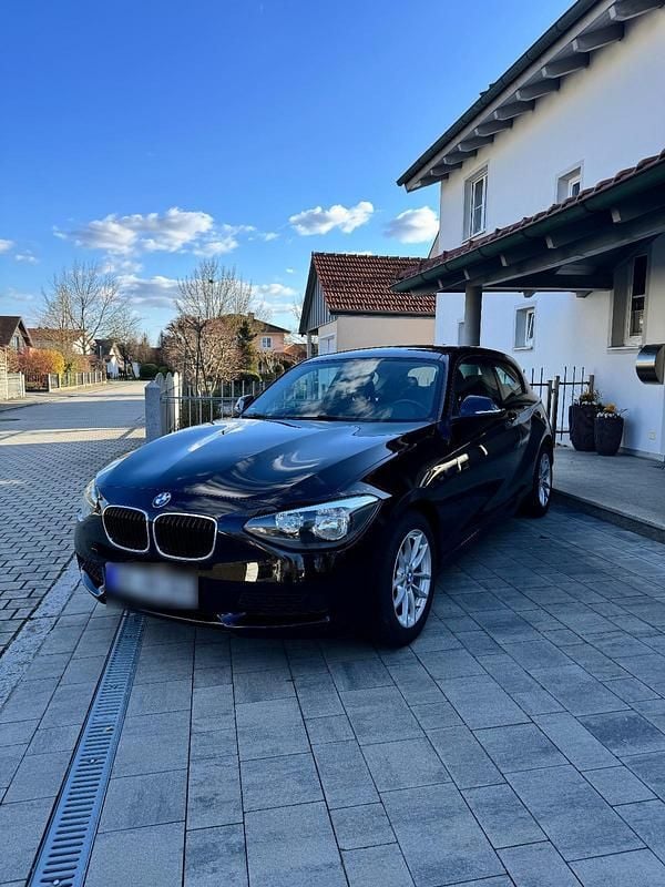 Gebraucht BMW 114 102 PS (75 kW) 2012 Schwarz Kleinwagen