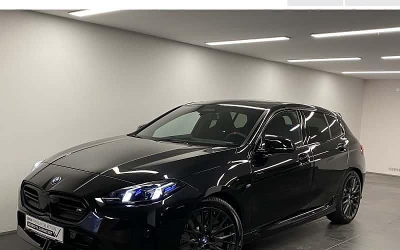 Schwarz Gebraucht 2025 BMW M135 Efficient Dynamics Kleinwagen | 52.850 € (Fairer Preis) - Bild 1/4