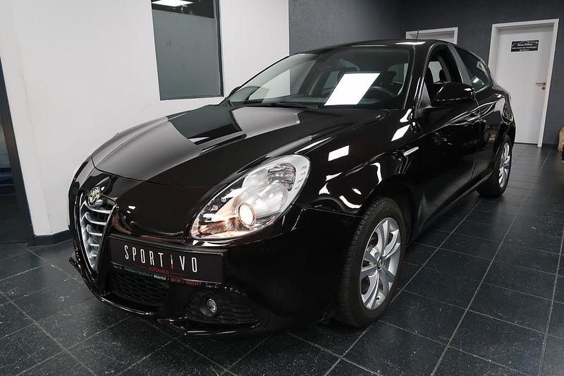 Schwarz Gebraucht 2011 Alfa Romeo Giulietta Super Limousine | 6.790 € (Fairer Preis) - Bild 1/4