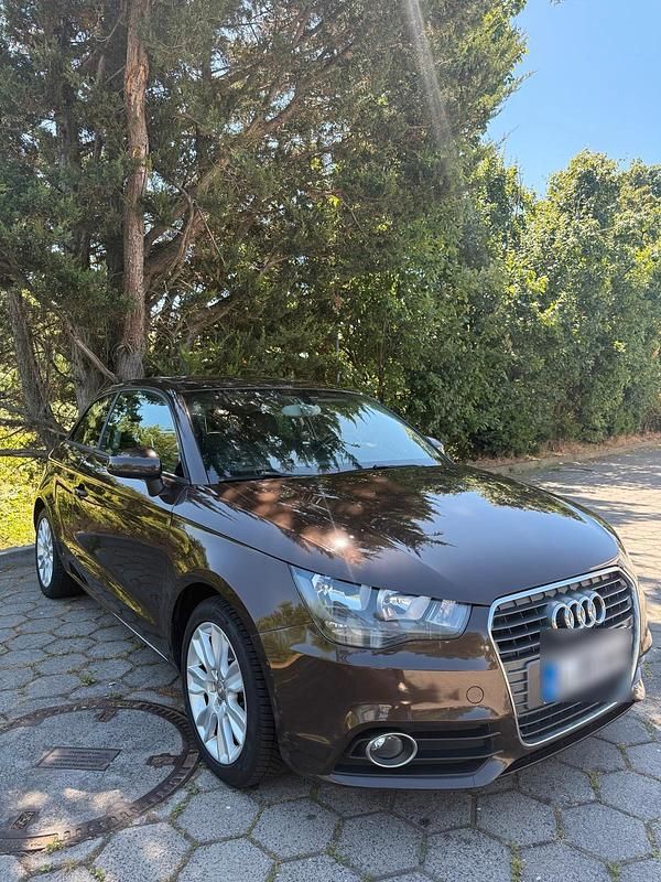 Braun Gebraucht 2012 Audi A1 Kleinwagen | 4.100 € (Superpreis) - Bild 1/4