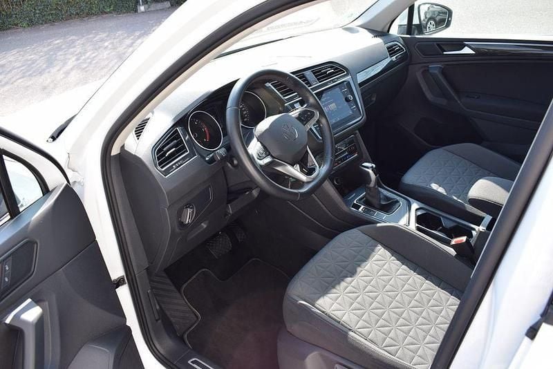 Gebraucht VW Tiguan Life 150 PS (110 kW) 2023 Pure white SUV