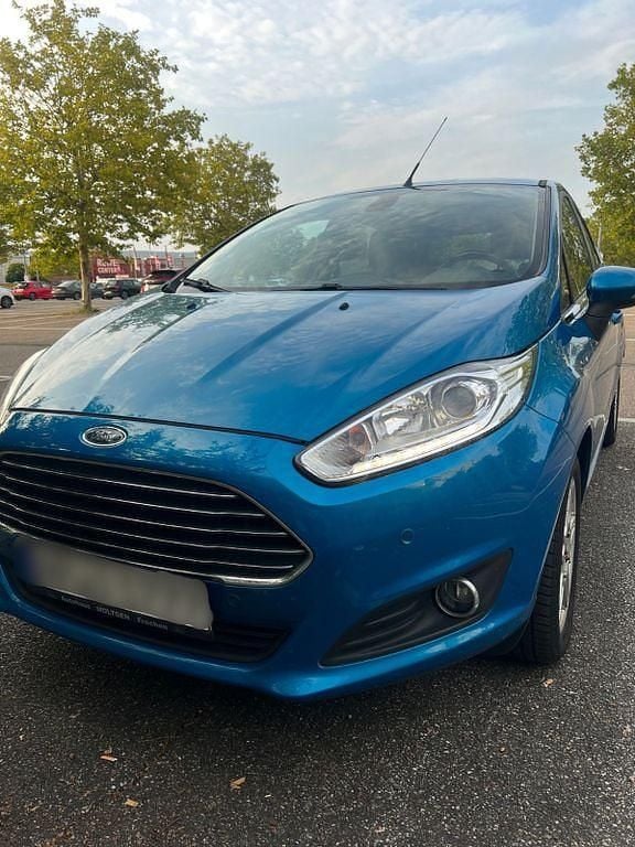 Blau Gebraucht 2013 Ford Fiesta Titanium Kleinwagen | 4.900 € (Guter Preis) - Bild 1/4