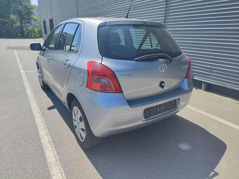 Gebraucht Toyota Yaris Sol 69 PS (50 kW) 2007 Medium silver metallic Kleinwagen