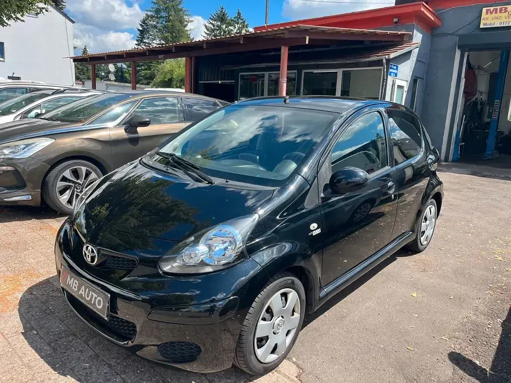 Gebraucht Toyota Aygo 68 PS (50 kW) 2012 Schwarz Kleinwagen