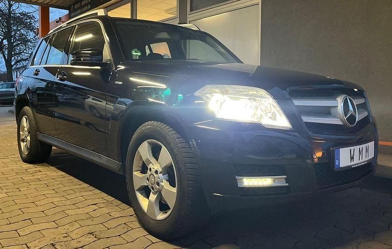 Schwarz Gebraucht 2010 Mercedes GLK250 SUV | 9.999 € (Guter Preis) - Bild 1/4