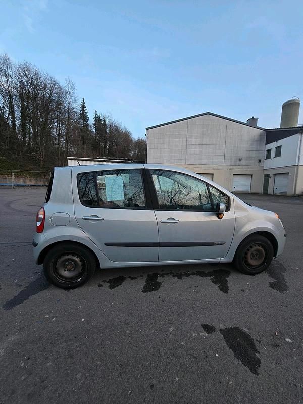 Gebraucht Renault Modus 75 PS (55 kW) 2005 Silber Van / Kleinbus