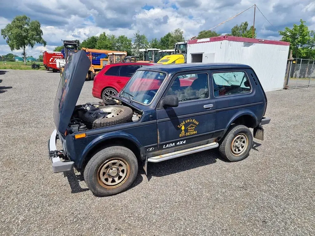 Gebraucht Lada niva 83 PS (61 kW) 2013 Blau SUV
