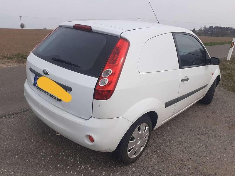 Gebraucht Ford Fiesta 69 PS (50 kW) 2008 Weiß Kleinwagen