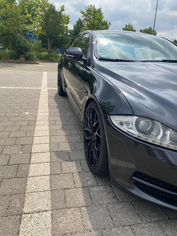 Schwarz Gebraucht 2010 Jaguar XJL Limousine | 15.200 € - Bild 1/4