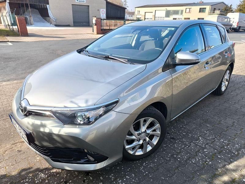 Gebraucht Toyota Auris Comfort 116 PS (85 kW) 2016 Silber Limousine