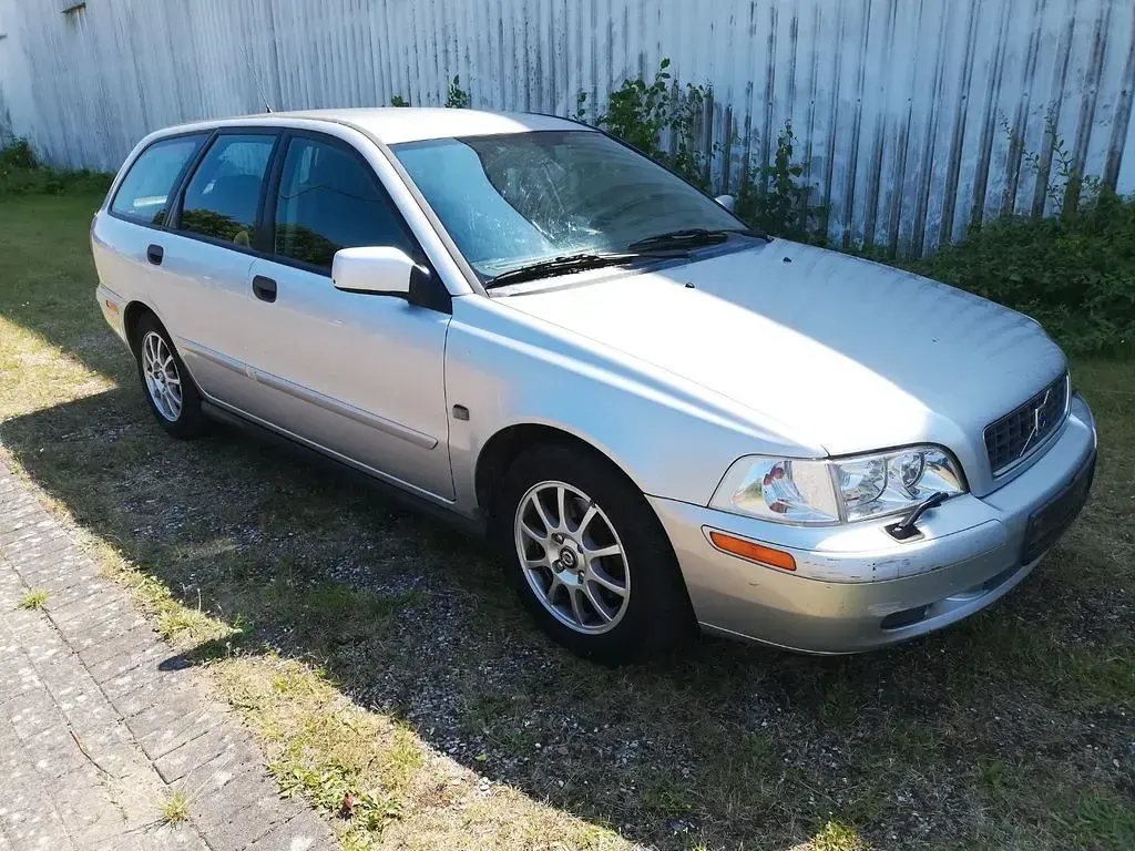Gebraucht Volvo V40 122 PS (89 kW) 2003 Silber Kombi