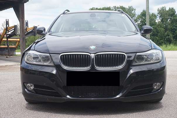 Gebraucht BMW 320 163 PS (119 kW) 2009 Schwarz metallic Kombi
