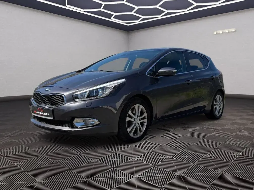 Gebraucht Kia Ceed 128 PS (94 kW) 2014 Grau Kleinwagen