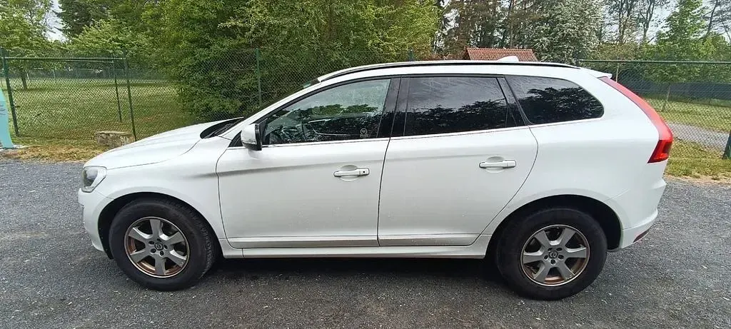 Gebraucht Volvo XC60 Momentum 190 PS (139 kW) 2016 Weiß SUV