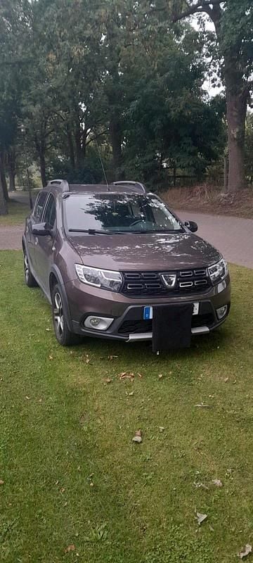 Braun Gebraucht 2018 Dacia Sandero Kleinwagen | 9.000 € - Bild 1/4