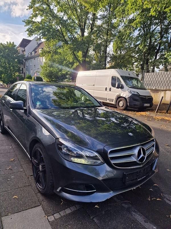 Gebraucht Mercedes E200 139 PS (102 kW) 2014 Blau Limousine