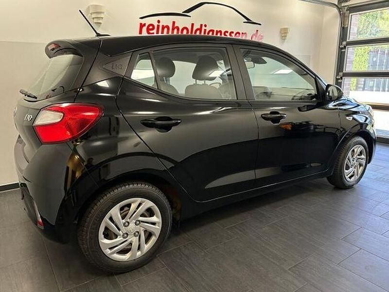 Gebraucht Hyundai i10 67 PS (49 kW) 2021 Schwarz Kleinwagen