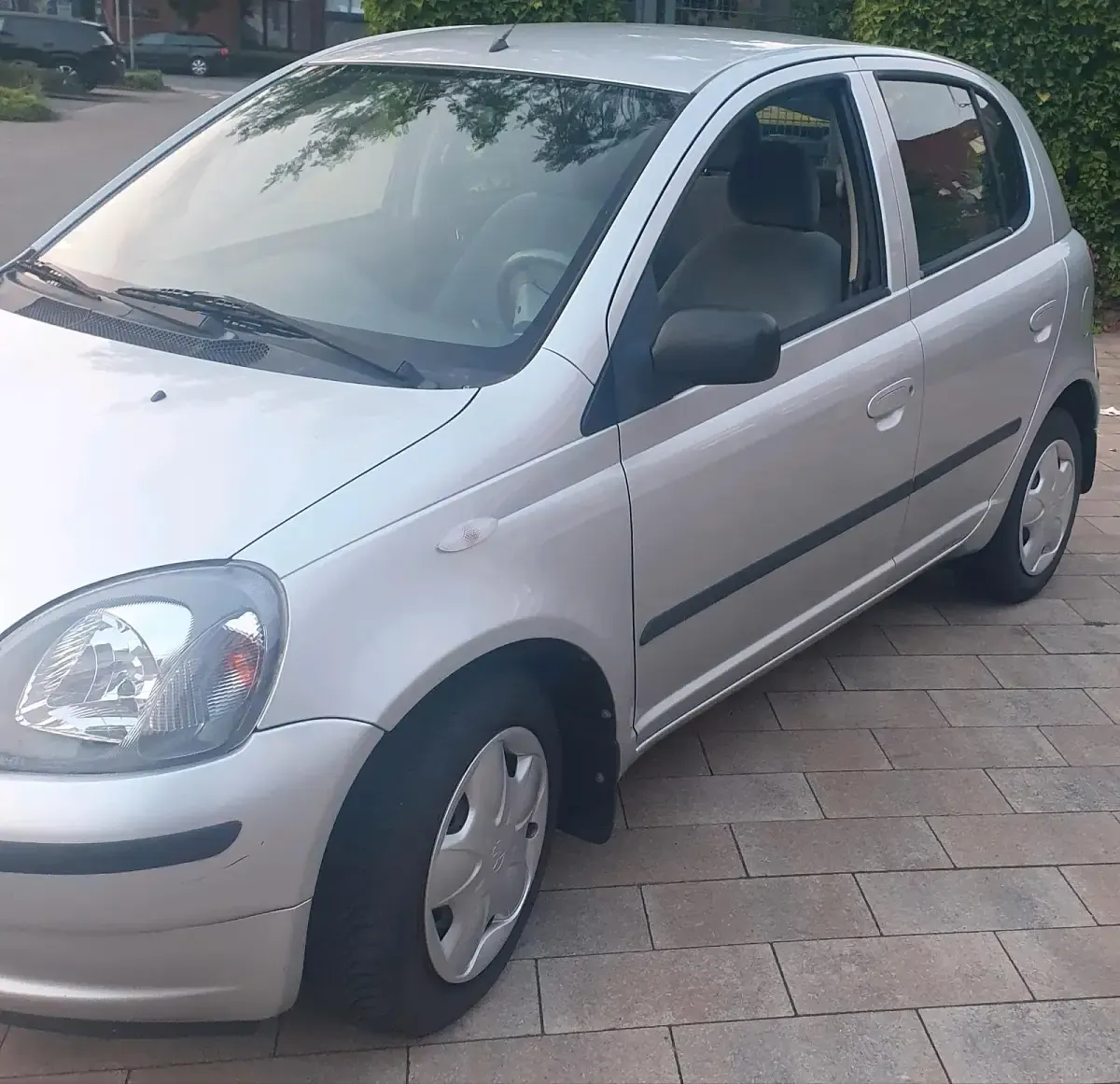 Gebraucht Toyota Yaris 68 PS (50 kW) 2000 Silber Kleinwagen