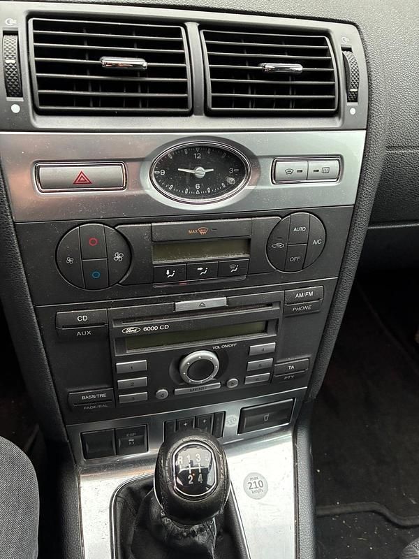 Gebraucht Ford Mondeo 130 PS (95 kW) 2006 Gold Limousine