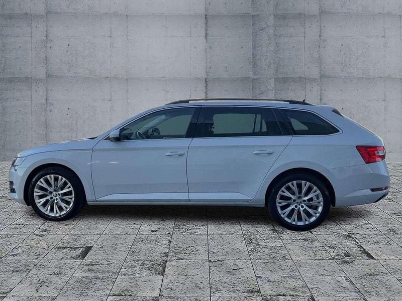 Gebraucht Skoda Superb Ambition 150 PS (110 kW) 2022 Weiß Kombi