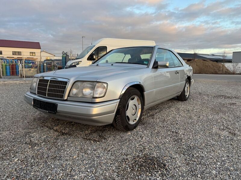 Grau Gebraucht 1992 Mercedes 220 Coupé | 7.999 € - Bild 1/4