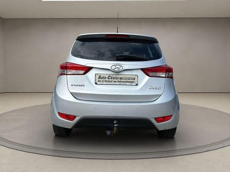 Gebraucht Hyundai ix20 Comfort 125 PS (91 kW) 2011 Continental silver Kleinwagen