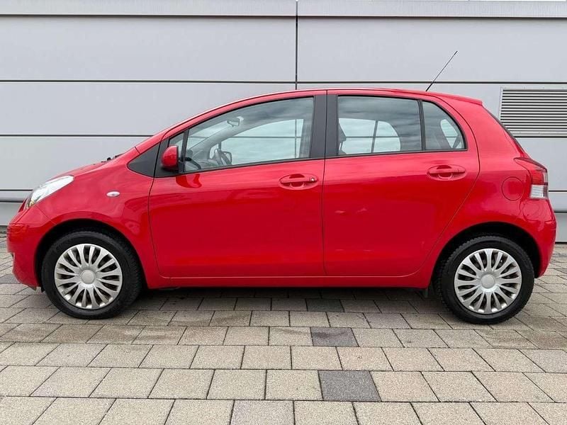 Gebraucht Toyota Yaris 99 PS (72 kW) 2012 Rot Kleinwagen