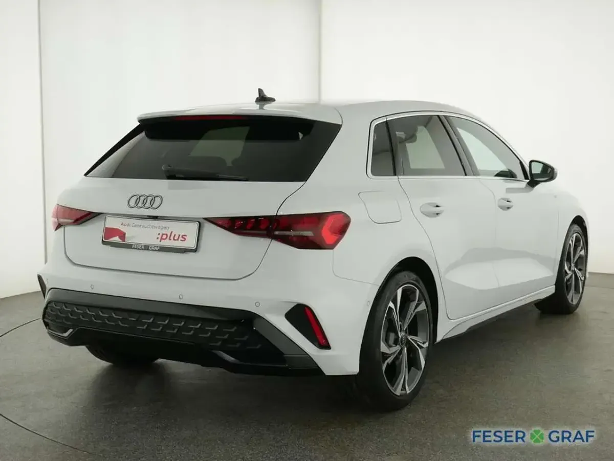 Używany Audi A3 S-Line 150 KM (110 kW) 2025 Biały Sedan/Limuzyna
