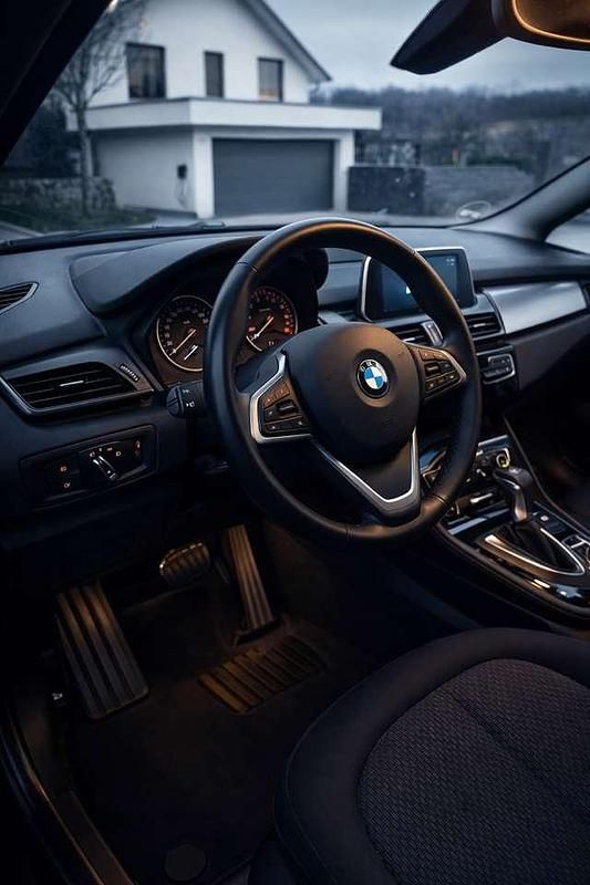 Gebraucht BMW 218 Advantage 136 PS (100 kW) 2017 Schwarz Kombi