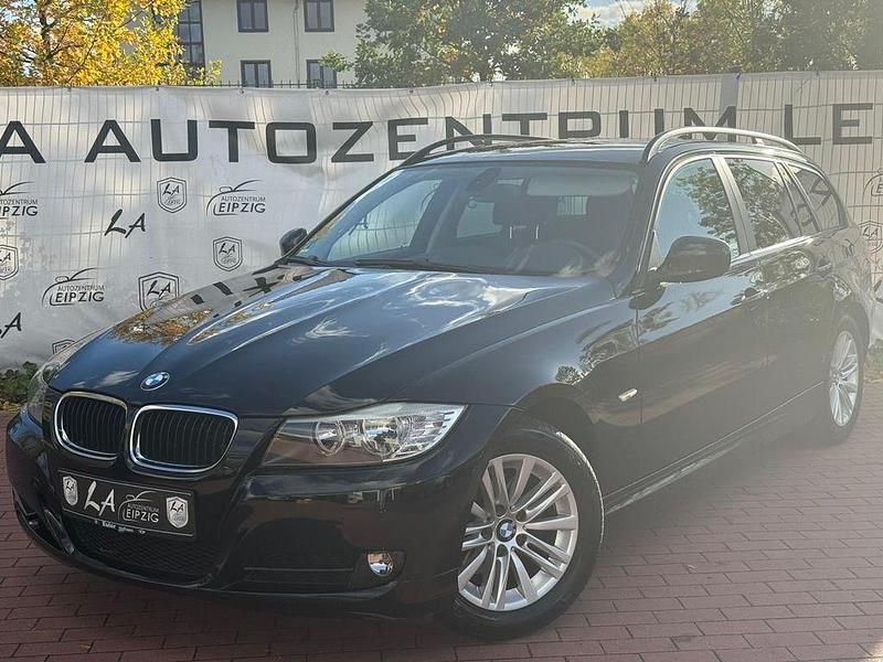 Schwarz Gebraucht 2009 BMW 318 Comfort Edition Kombi | 6.980 € (Teuer) - Bild 1/4