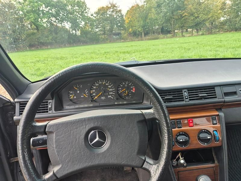 Gebraucht Mercedes 300 190 PS (139 kW) 1992 Kombi