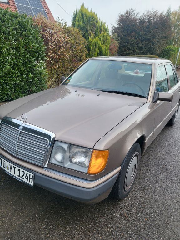 Gebraucht Mercedes E230 136 PS (100 kW) 1990 Braun Limousine