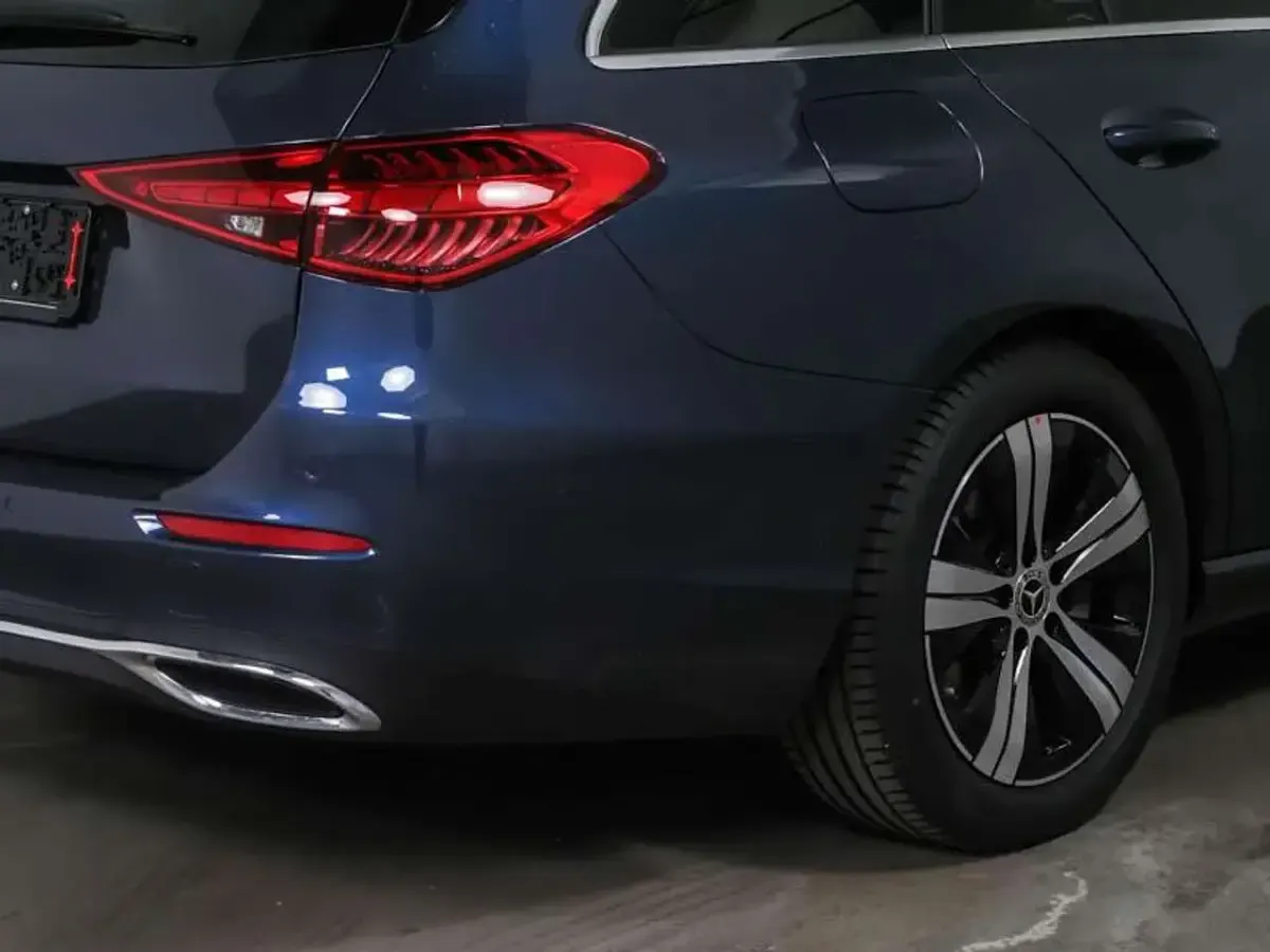 Gebraucht Mercedes C180 170 PS (125 kW) 2025 Metalliclack sodalithblau Kombi