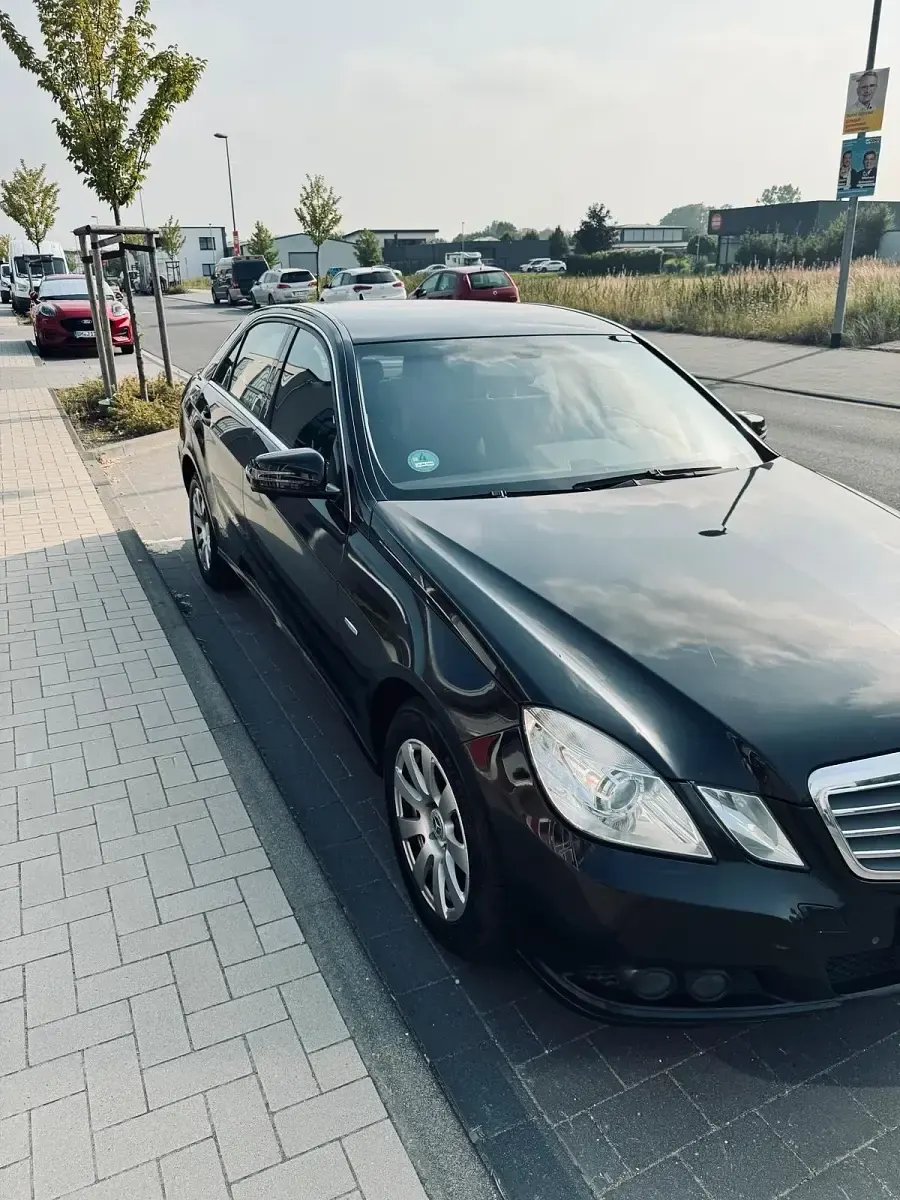 Gebraucht Mercedes E200 136 PS (100 kW) 2010 Schwarz Limousine
