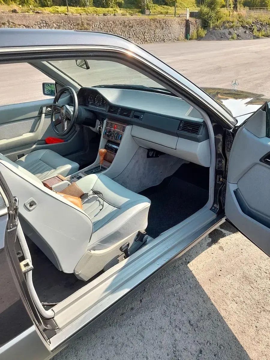 Gebraucht Mercedes 300 179 PS (131 kW) 1987 Schwarz Coupé