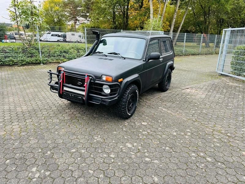 Schwarz Gebraucht 2012 Lada niva SUV | 7.199 € (Fairer Preis) - Bild 1/4