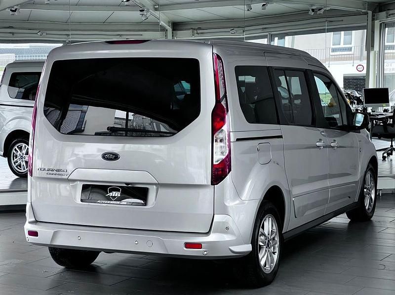 Gebraucht Ford Grand Tourneo Connect Titanium 120 PS (88 kW) 2019 Silber Van / Kleinbus