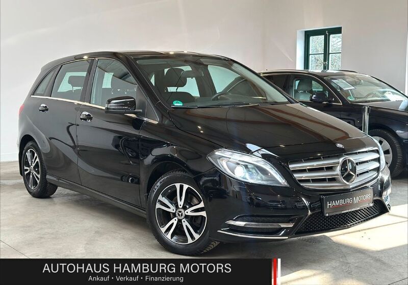 Schwarz Gebraucht 2014 Mercedes B180 Van / Kleinbus | 10.690 € (Etwas zu teuer) - Bild 1/4